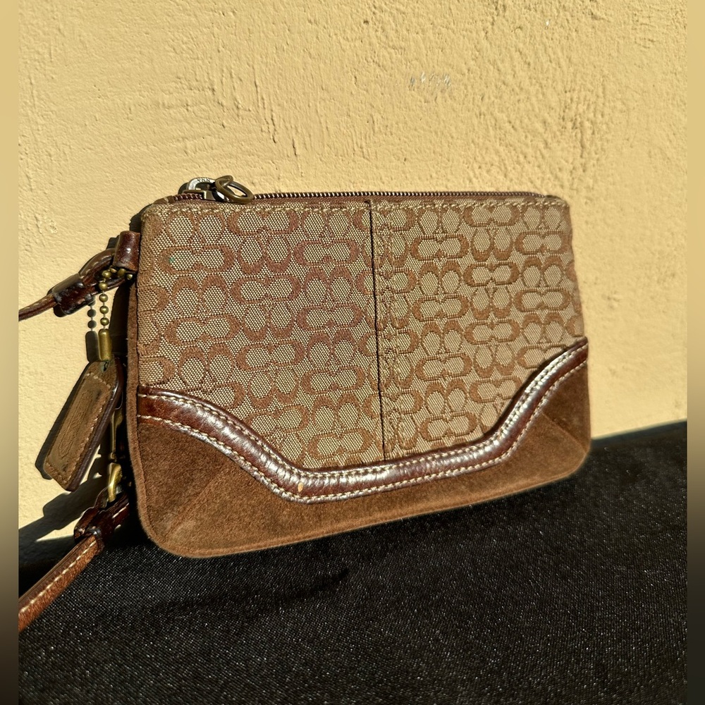 Coach  Vintage  Y2K Brown Signature SoHo Wristlet - Picture 2 of 5